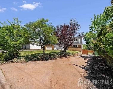 3 Meadow Road - Photo Thumbnail 11