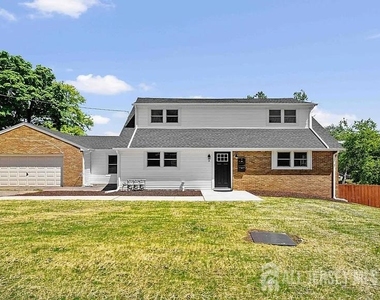 3 Meadow Road - Photo Thumbnail 9