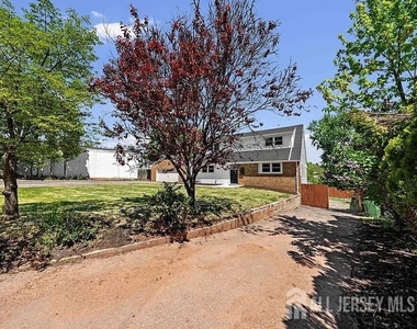 3 Meadow Road - Photo Thumbnail 12