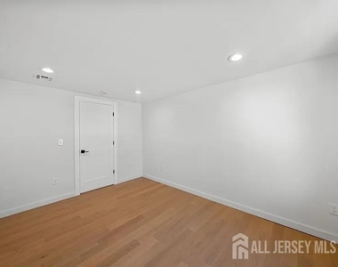 3 Meadow Road - Photo Thumbnail 16