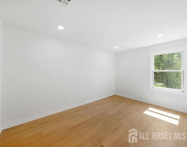 3 Meadow Road - Photo Thumbnail 5