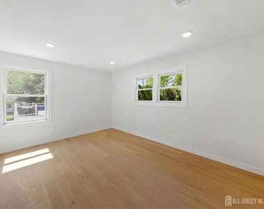 3 Meadow Road - Photo Thumbnail 9