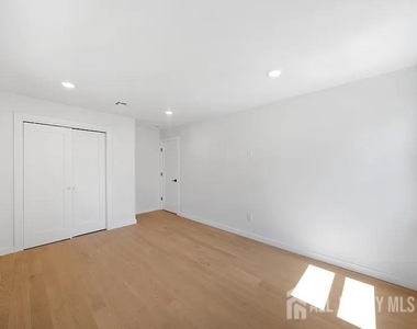 3 Meadow Road - Photo Thumbnail 8