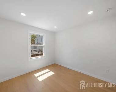 3 Meadow Road - Photo Thumbnail 7