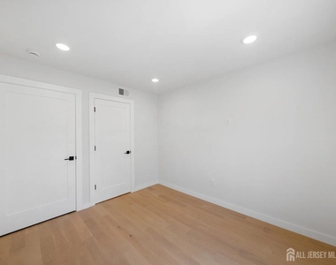 3 Meadow Road - Photo Thumbnail 6