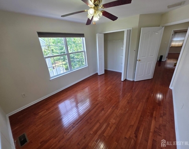1301 Dahlia Circle - Photo Thumbnail 13