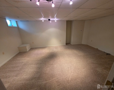 1301 Dahlia Circle - Photo Thumbnail 24