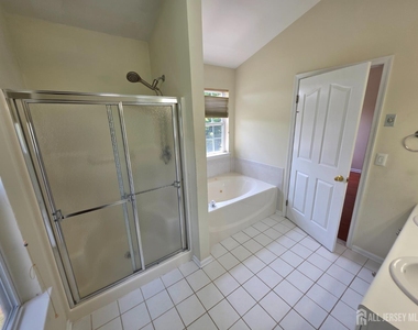 1301 Dahlia Circle - Photo Thumbnail 12