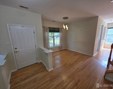 1301 Dahlia Circle - Photo Thumbnail 3