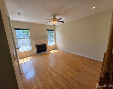 1301 Dahlia Circle - Photo Thumbnail 6