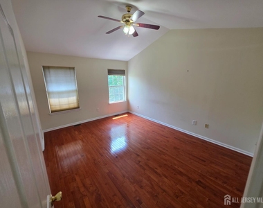 1301 Dahlia Circle - Photo Thumbnail 10