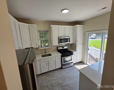 1301 Dahlia Circle - Photo Thumbnail 8