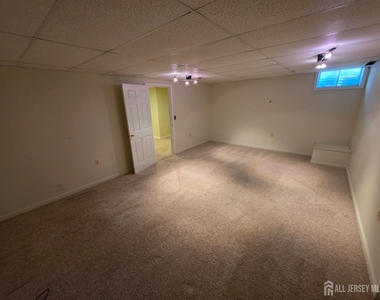1301 Dahlia Circle - Photo Thumbnail 25