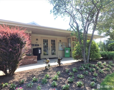 482 Danbury Lane - Photo Thumbnail 14