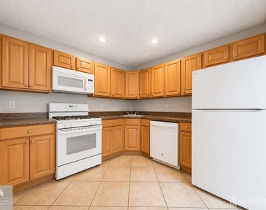 482 Danbury Lane - Photo Thumbnail 3