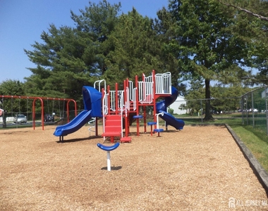 482 Danbury Lane - Photo Thumbnail 10