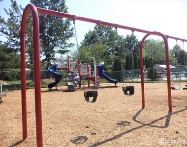 482 Danbury Lane - Photo Thumbnail 11