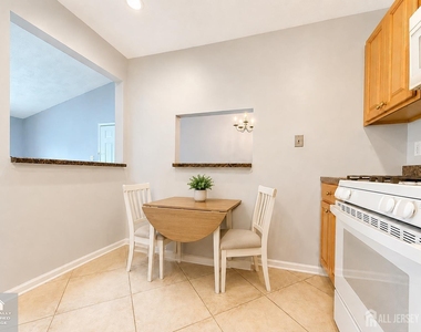 482 Danbury Lane - Photo Thumbnail 4