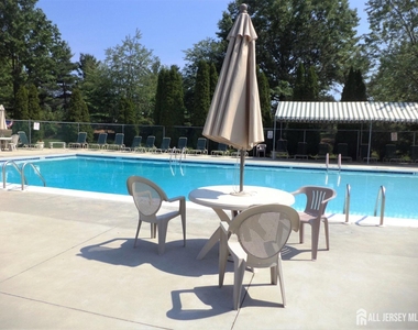 482 Danbury Lane - Photo Thumbnail 13