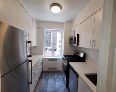 41 W 58th Street - Photo Thumbnail 4