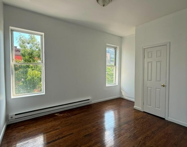 833 St Johns Place - Photo Thumbnail 3