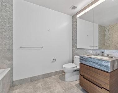 30 Riverside Boulevard - Photo Thumbnail 6