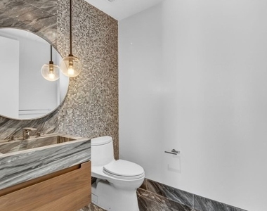 30 Riverside Boulevard - Photo Thumbnail 8