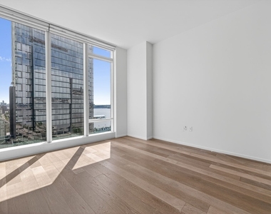 30 Riverside Boulevard - Photo Thumbnail 11
