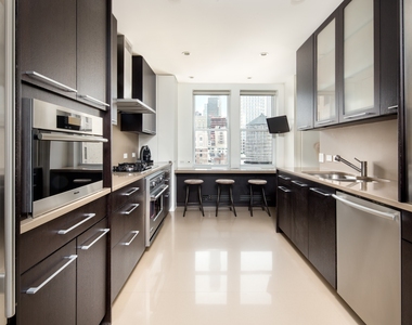610 Park Avenue - Photo Thumbnail 4