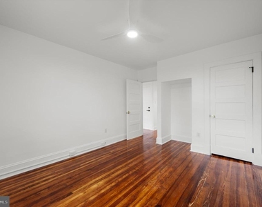 422 Clifford Street W - Photo Thumbnail 9