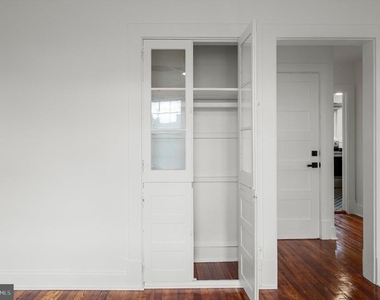 422 Clifford Street W - Photo Thumbnail 4