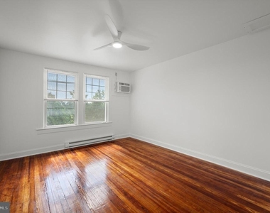 422 Clifford Street W - Photo Thumbnail 6