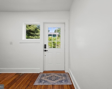 422 Clifford Street W - Photo Thumbnail 10