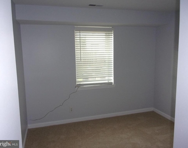 100 Chesterfield Lane - Photo Thumbnail 14