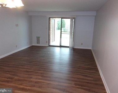 100 Chesterfield Lane - Photo Thumbnail 5