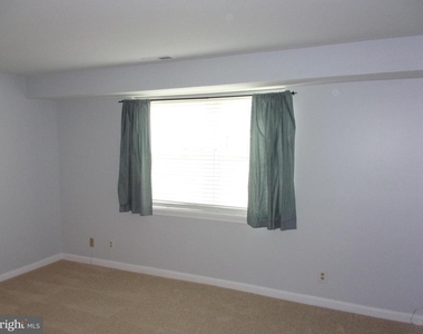 100 Chesterfield Lane - Photo Thumbnail 11