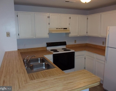 100 Chesterfield Lane - Photo Thumbnail 2