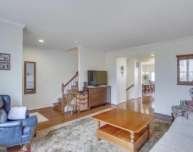 216 Apricot Street - Photo Thumbnail 3