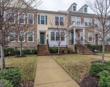 216 Apricot Street - Photo Thumbnail 1