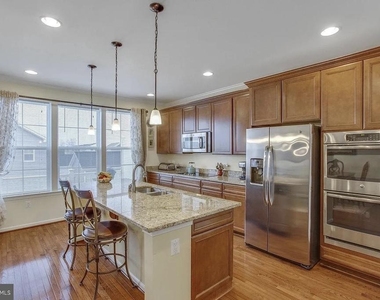 216 Apricot Street - Photo Thumbnail 7