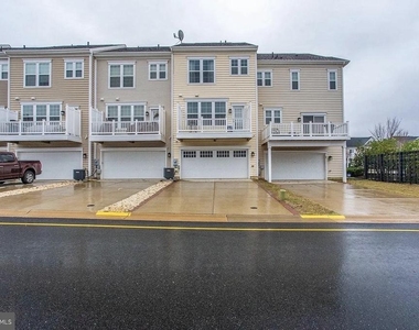 216 Apricot Street - Photo Thumbnail 2