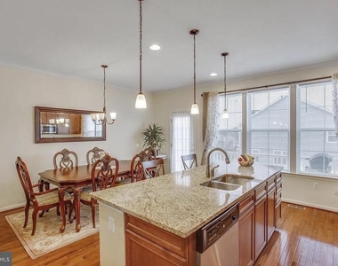 216 Apricot Street - Photo Thumbnail 6
