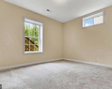 109 Olympic Drive - Photo Thumbnail 13