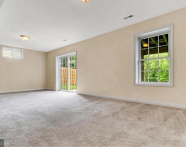 109 Olympic Drive - Photo Thumbnail 12