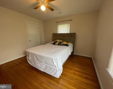 6062 Potomac Drive - Photo Thumbnail 9