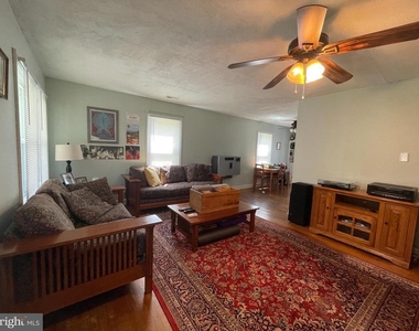 6062 Potomac Drive - Photo Thumbnail 5