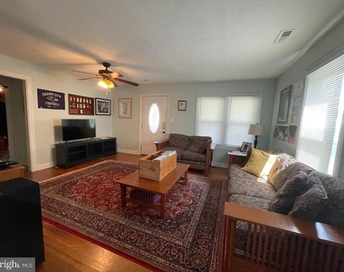 6062 Potomac Drive - Photo Thumbnail 4