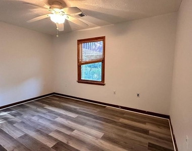 8334 Idylwood Road - Photo Thumbnail 14