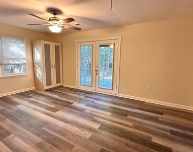 8334 Idylwood Road - Photo Thumbnail 9