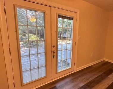 8334 Idylwood Road - Photo Thumbnail 12